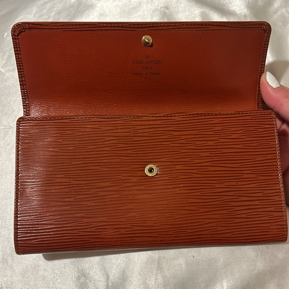 ✨💎 *Rare* ✨💎 Louis Vuitton Cognac Brown Epi Leather Wallet Bundle! *3 Wallets! - Picture 4 of 16